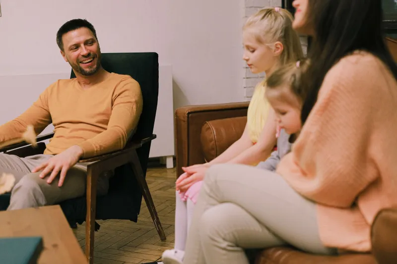 Welche Sprache spricht die Familie? Mundart und Mehrsprachigkeit im Schweizer Haushalt